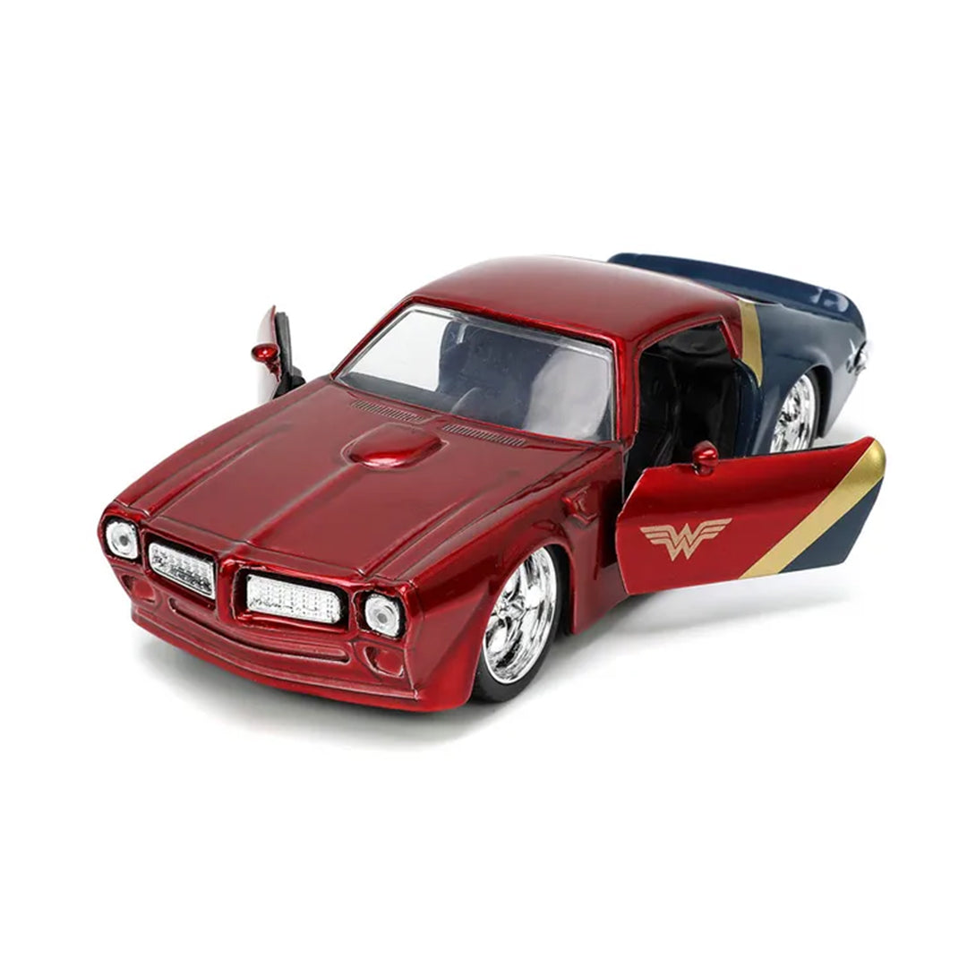 Wonder Woman Pontiac Firebird - 1:32 Diecast Model Car with Figure